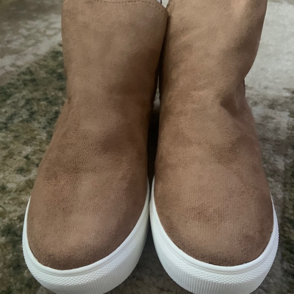 Ladies Shoes - Picture 3 of 5